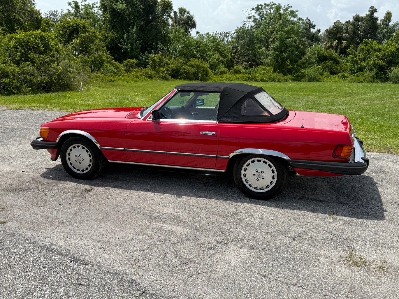 Mercedes-Benz-SL-Class-1985-Convertible-4
