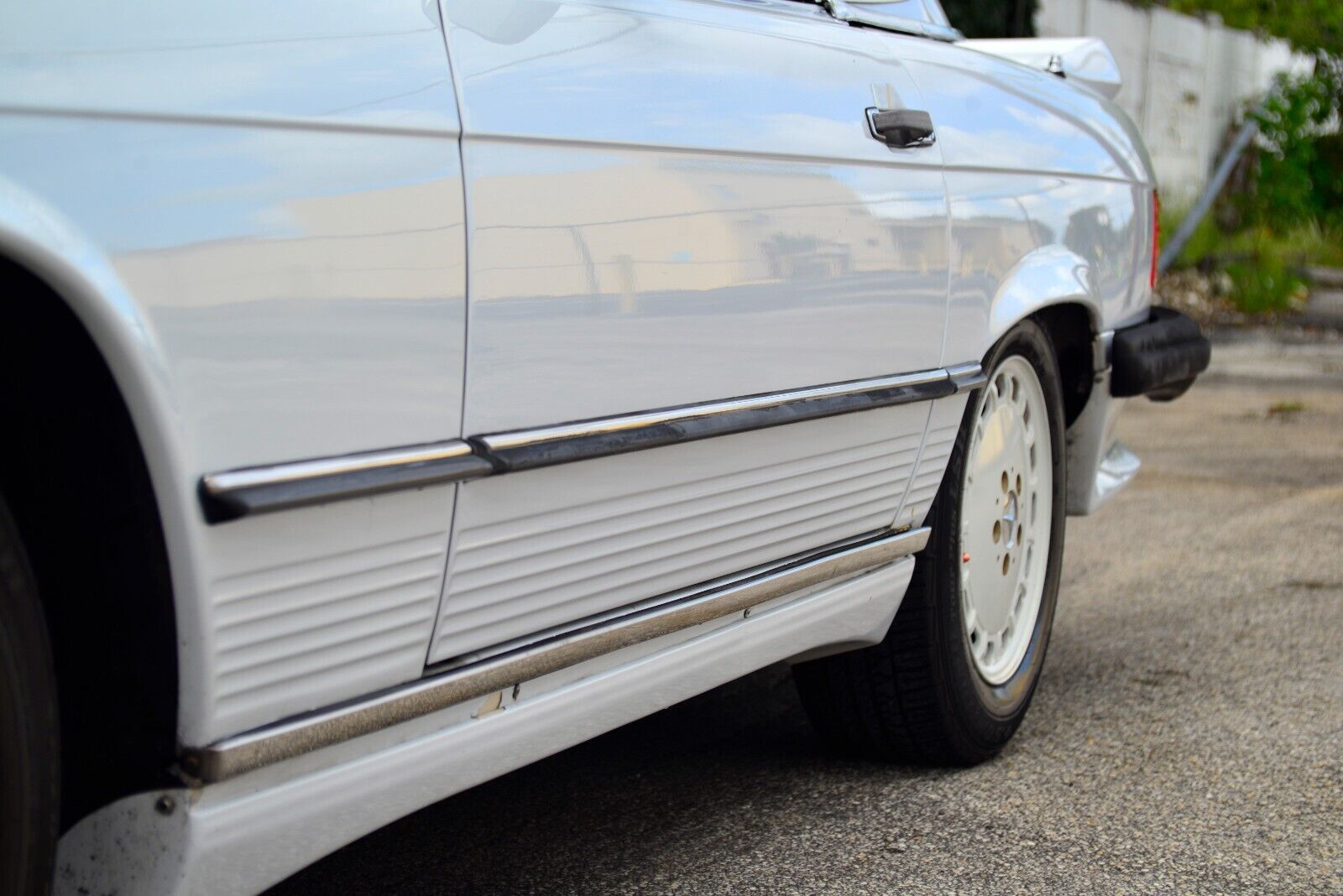 Mercedes-Benz-SL-Class-1986-Convertible-37