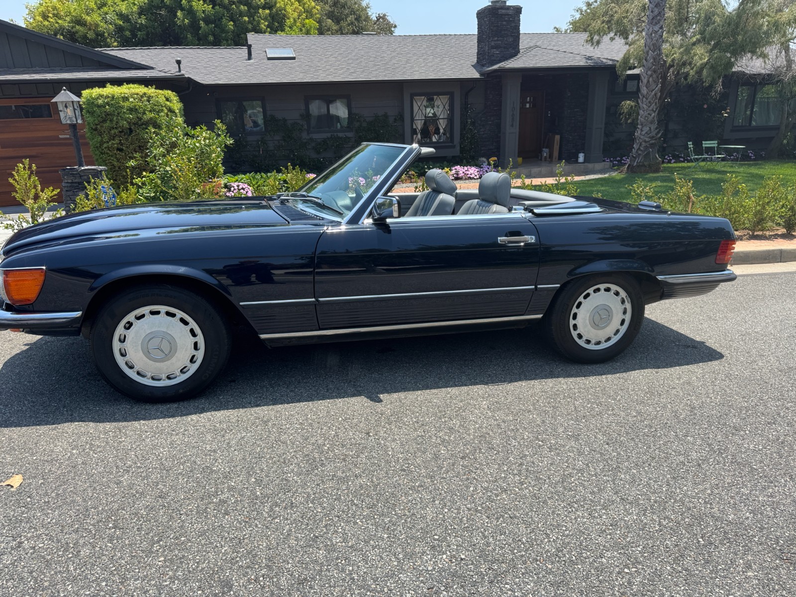 Mercedes-Benz-SL-Class-1989-Convertible-10