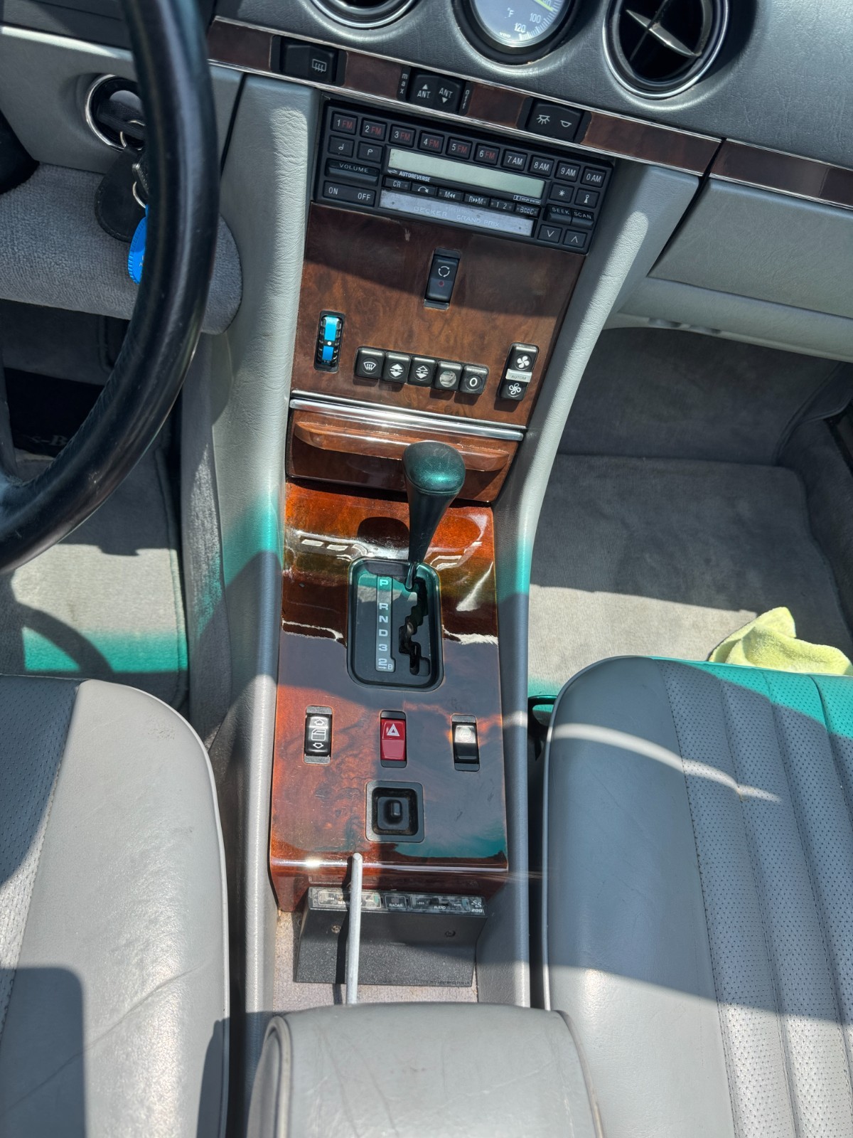 Mercedes-Benz-SL-Class-1989-Convertible-17