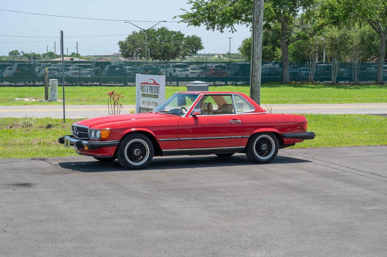 Mercedes-Benz-SL560-1987-2-Door-14