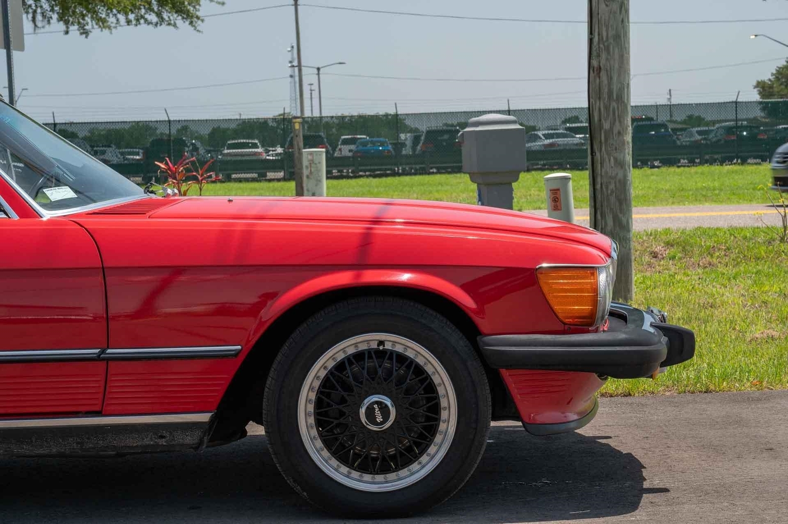 Mercedes-Benz-SL560-1987-2-Door-27