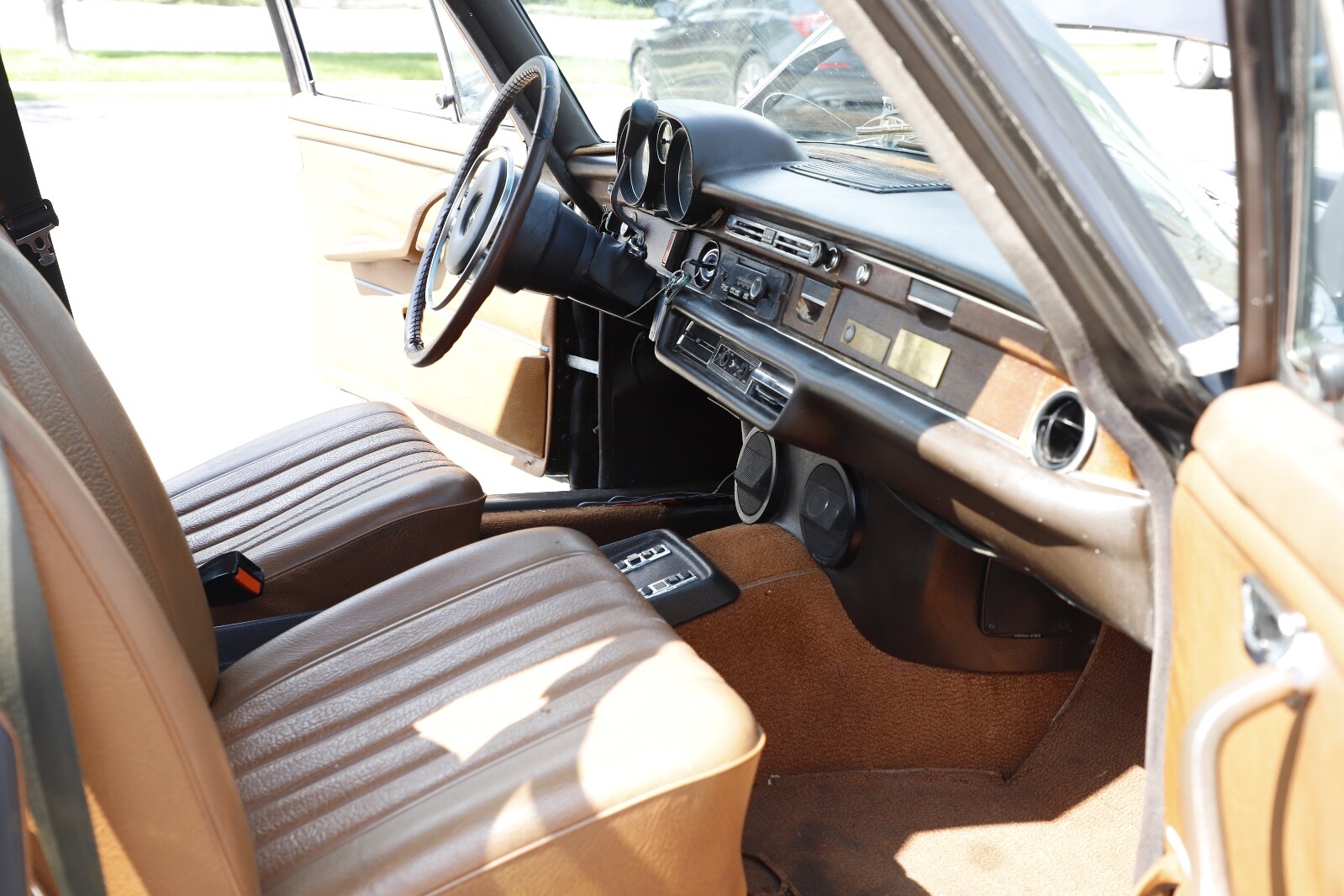 Mercedes-Benz-V-8-1972-17