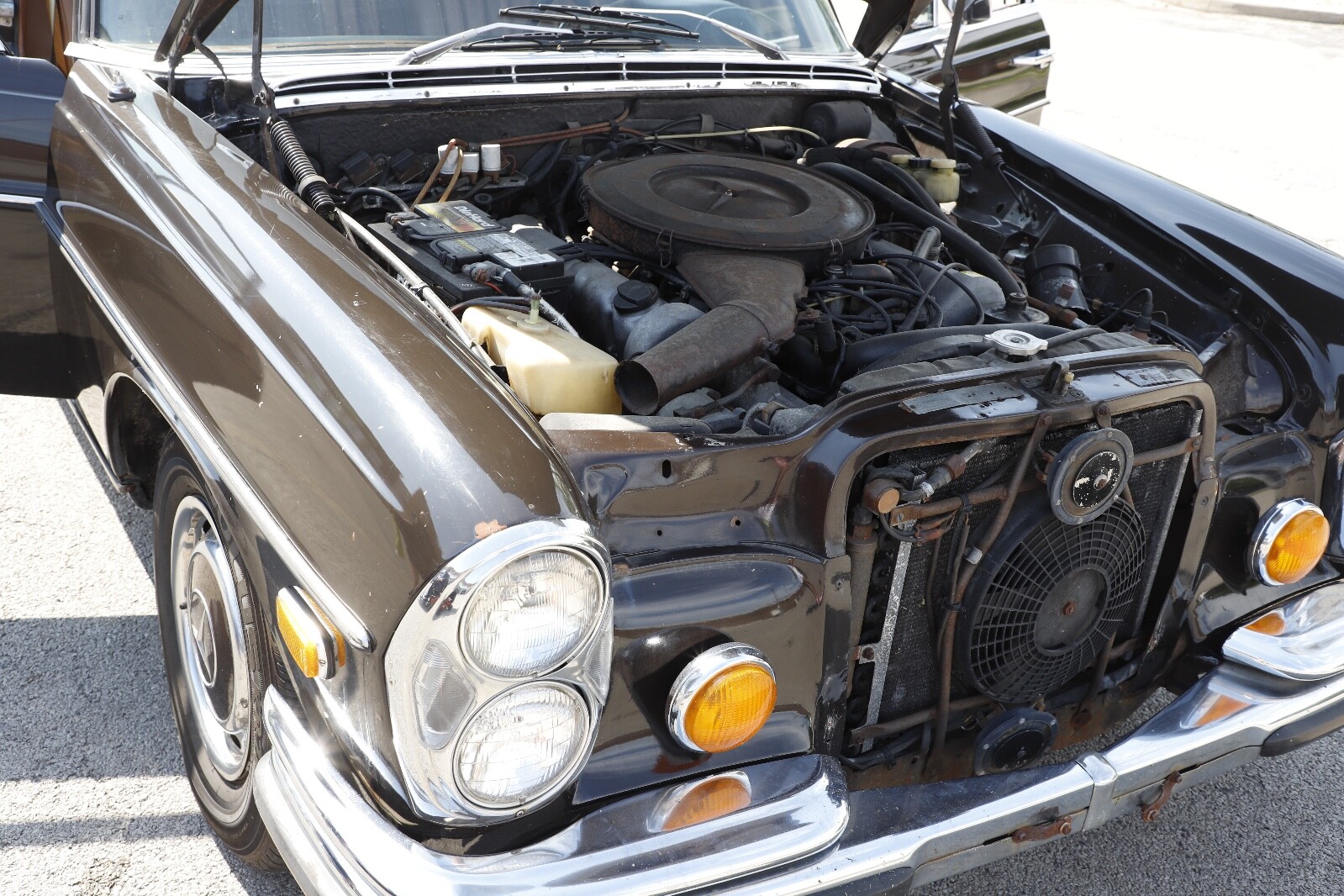 Mercedes-Benz-V-8-1972-5