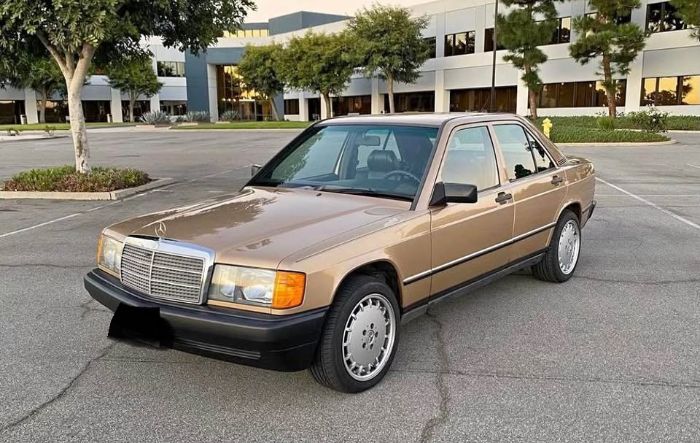 Mercedes-benz-190d-1987-Gold-Black-6