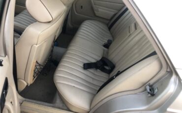 Mercedes-benz-190e-1989-11