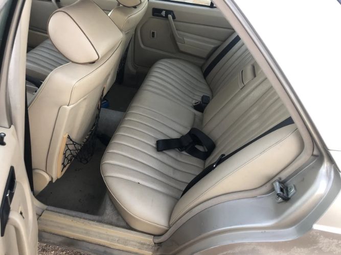 Mercedes-benz-190e-1989-11