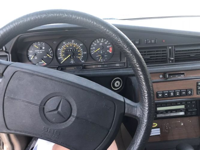 Mercedes-benz-190e-1989-12