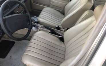 Mercedes-benz-190e-1989-3