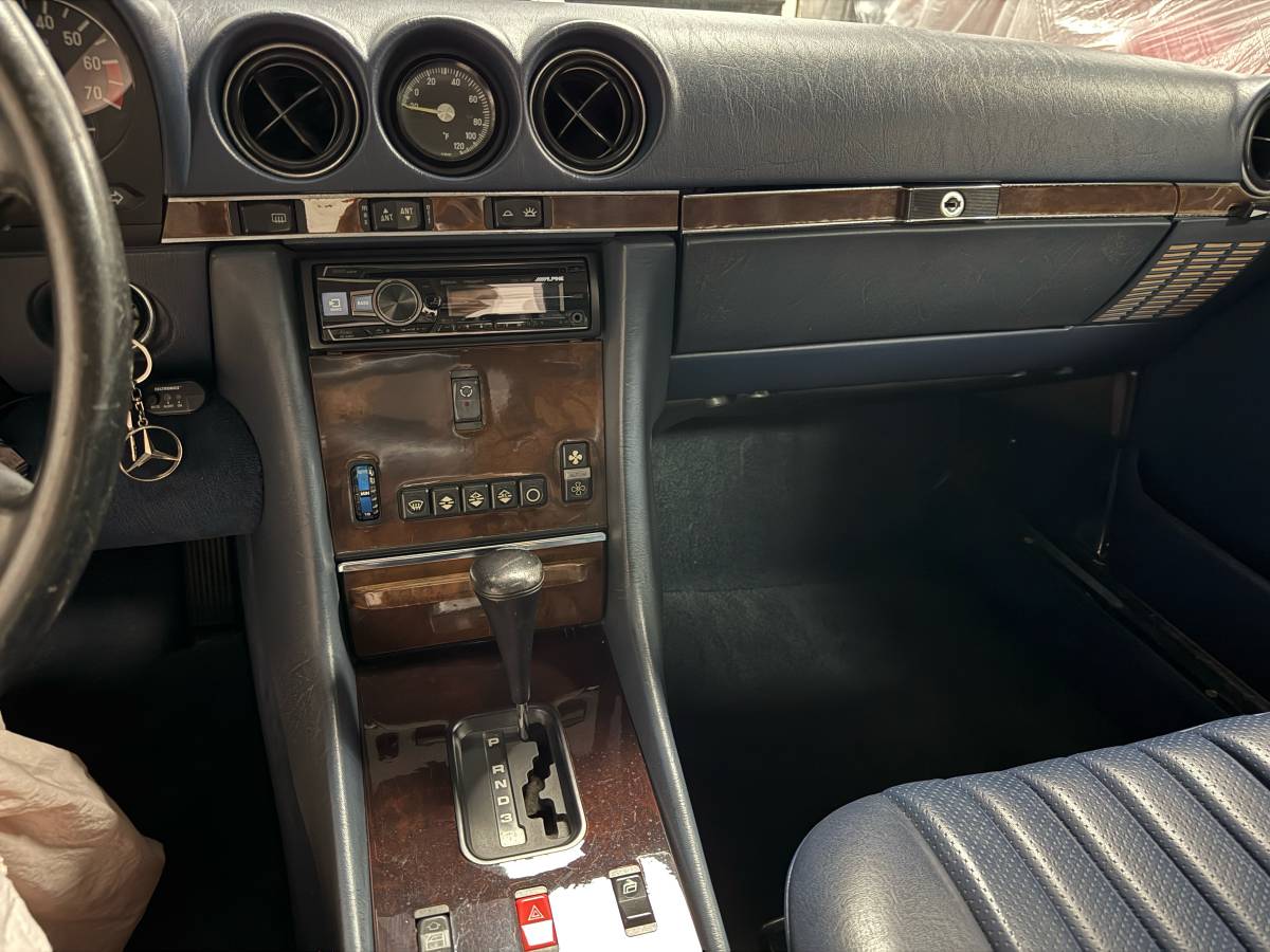 Mercedes-benz-1988-blue-13