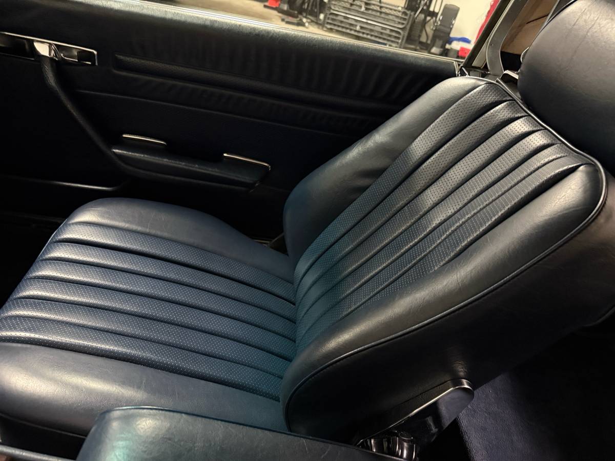 Mercedes-benz-1988-blue-15