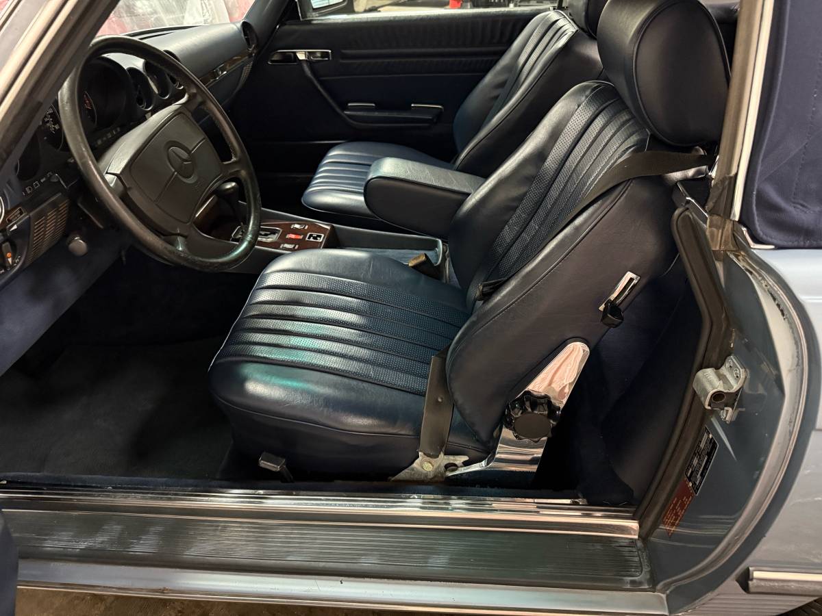 Mercedes-benz-1988-blue-7