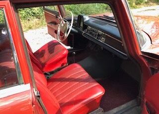 Mercedes-benz-200-1967-3