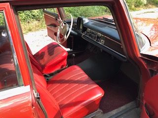 Mercedes-benz-200-1967-3