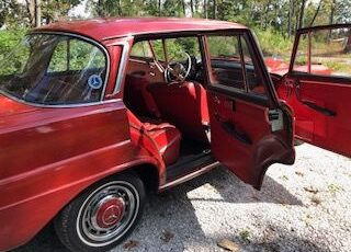 Mercedes-benz-200-1967-6