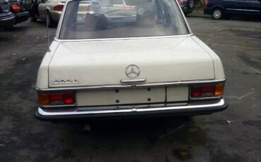 Mercedes-benz-200d-4-door-diesel-1972-2