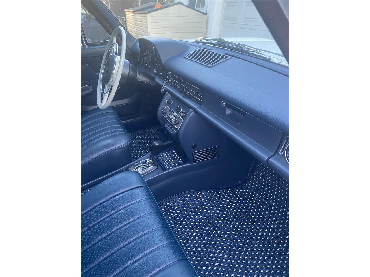 Mercedes-benz-220-1971-Papyrus-White-Blue-Code-345-25