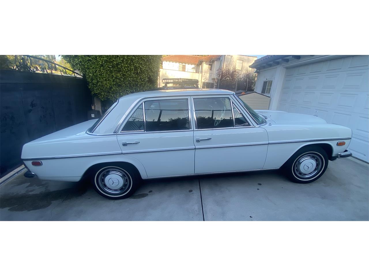 Mercedes-benz-220-1971-Papyrus-White-Blue-Code-345-34