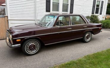 Mercedes-benz-220-sedan-1971-brown