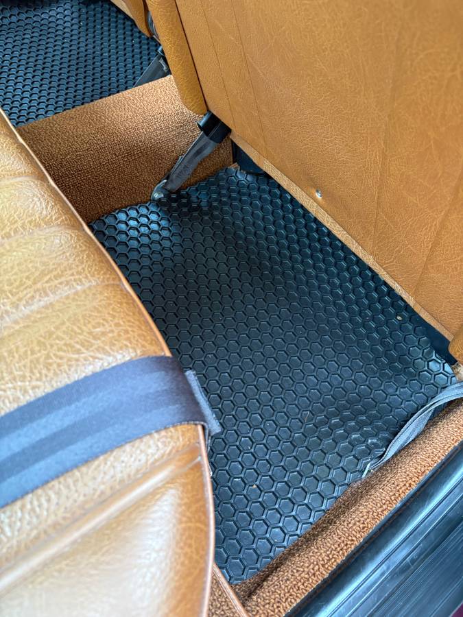 Mercedes-benz-220-sedan-1971-brown-5