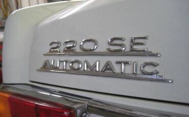 Mercedes-benz-220se-1966-White-4