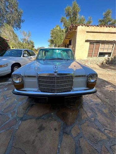 Mercedes-benz-230-1969-White-3