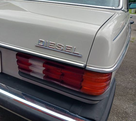 Mercedes-benz-240d-1980-Gray-1