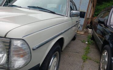 Mercedes-benz-240d-1980-Gray-14