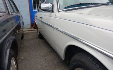 Mercedes-benz-240d-1980-Gray-15
