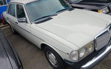 Mercedes-benz-240d-1980-Gray-16