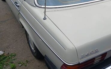 Mercedes-benz-240d-1980-Gray-20