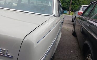 Mercedes-benz-240d-1980-Gray-21