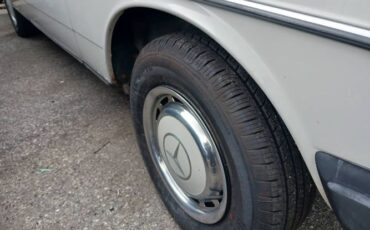 Mercedes-benz-240d-1980-Gray-3