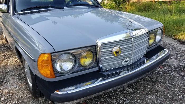 Mercedes-benz-240d-1983-Blue-Blue-14
