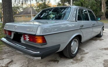 Mercedes-benz-240d-1983-Gray-1