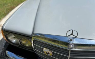 Mercedes-benz-240d-1983-Gray-10