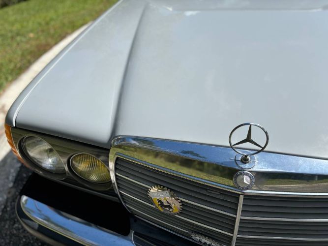 Mercedes-benz-240d-1983-Gray-10