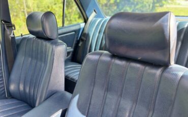 Mercedes-benz-240d-1983-Gray-13