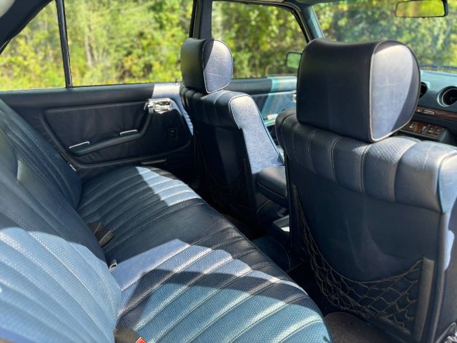 Mercedes-benz-240d-1983-Gray-16