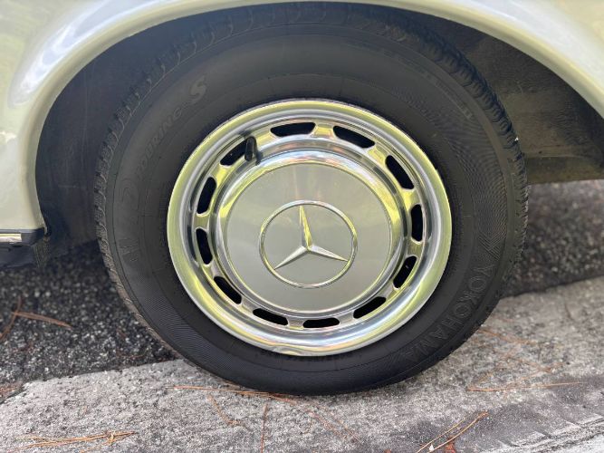 Mercedes-benz-240d-1983-Gray-17