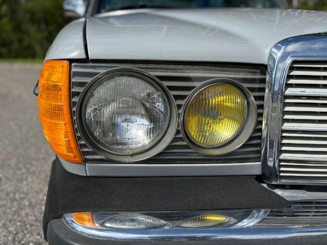Mercedes-benz-240d-1983-Gray-19