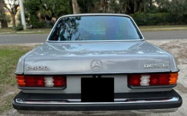 Mercedes-benz-240d-1983-Gray-2