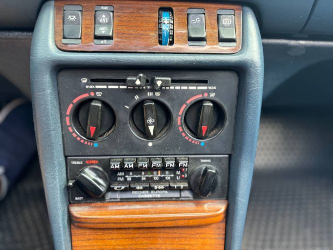 Mercedes-benz-240d-1983-Gray-21