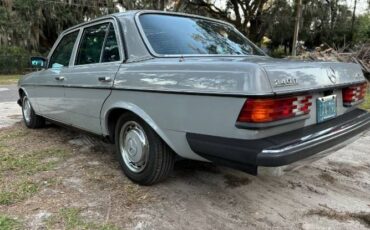 Mercedes-benz-240d-1983-Gray-23