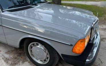 Mercedes-benz-240d-1983-Gray-3
