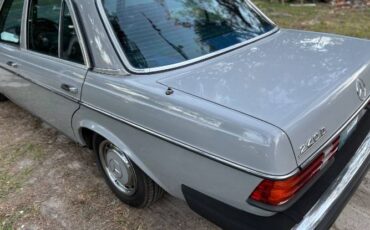 Mercedes-benz-240d-1983-Gray-6