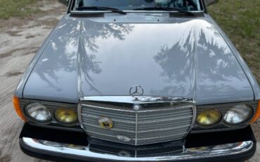 Mercedes-benz-240d-1983-Gray-7