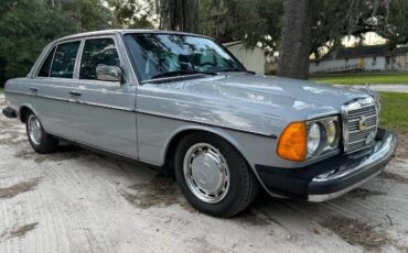 Mercedes-benz-240d-1983-Gray-8