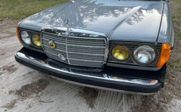 Mercedes-benz-240d-1983-Gray-9