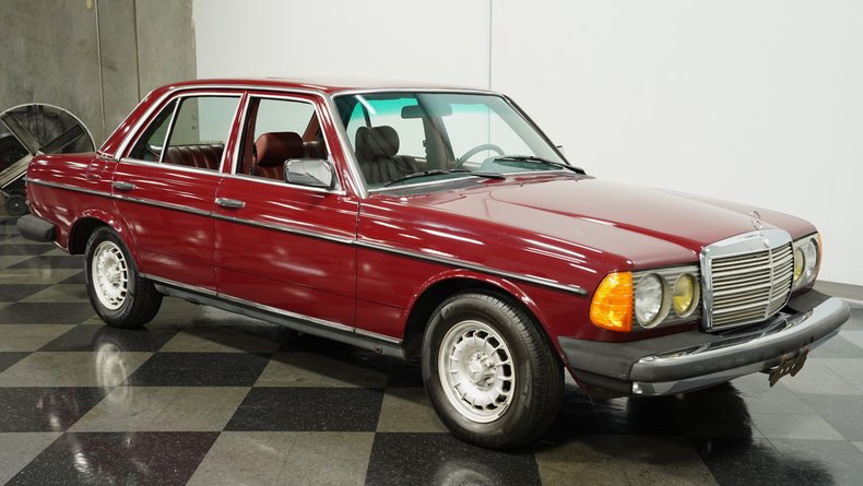 Mercedes-benz-240d-1983-Orient-Red-Maroon-10